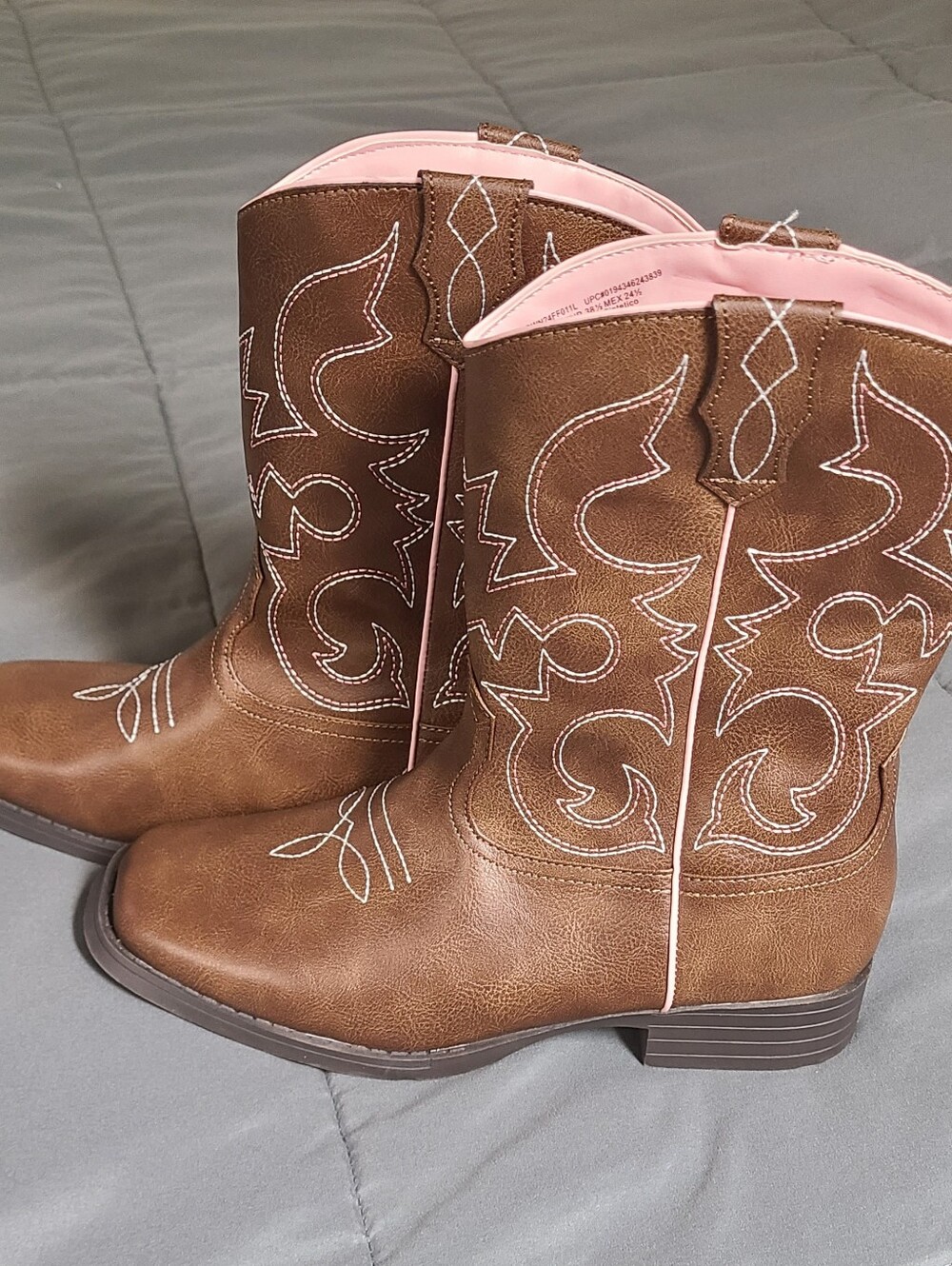 Girls Cowboy Boots Size 6 NWT- No Box